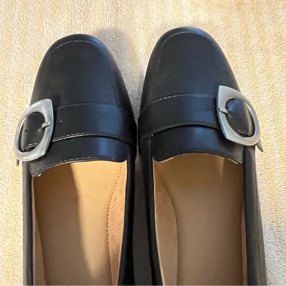 NEW Naturalizer Kayden Moc Slip-On Womens Sz 8.5 Black Smooth Silver Buckle Flat - Picture 7 of 9